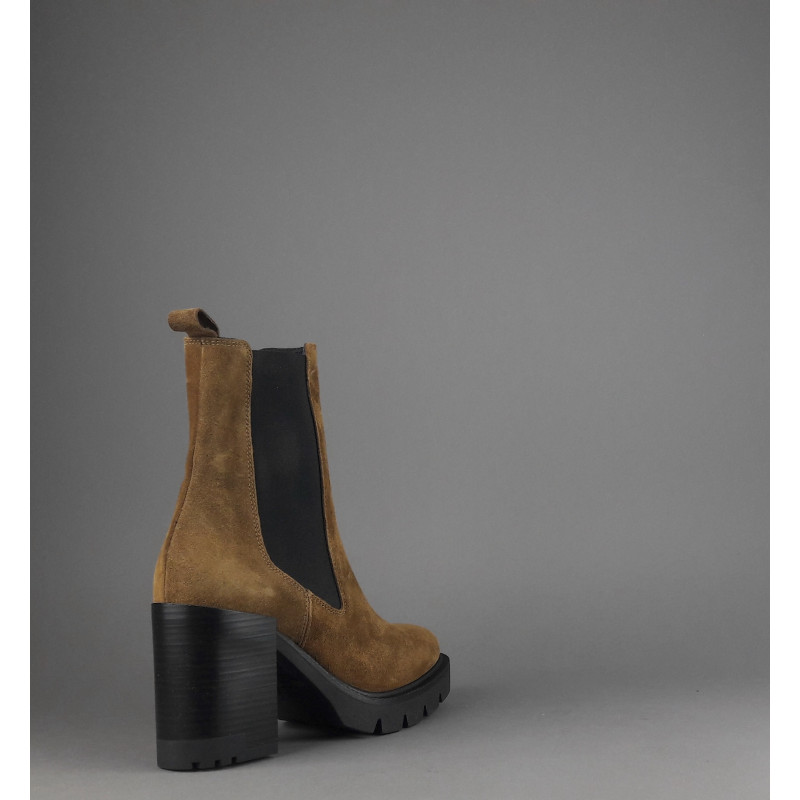 Janet & Janet " Tronchetto Donna Margot Camoscio Biscotto Prezzo 180,00