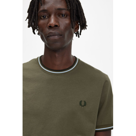 Fred Perry _ Sa T-Shirt Uomo Cotone Verde Militare Righe Ver Mil Scu / Bianco Prezzo 66,00