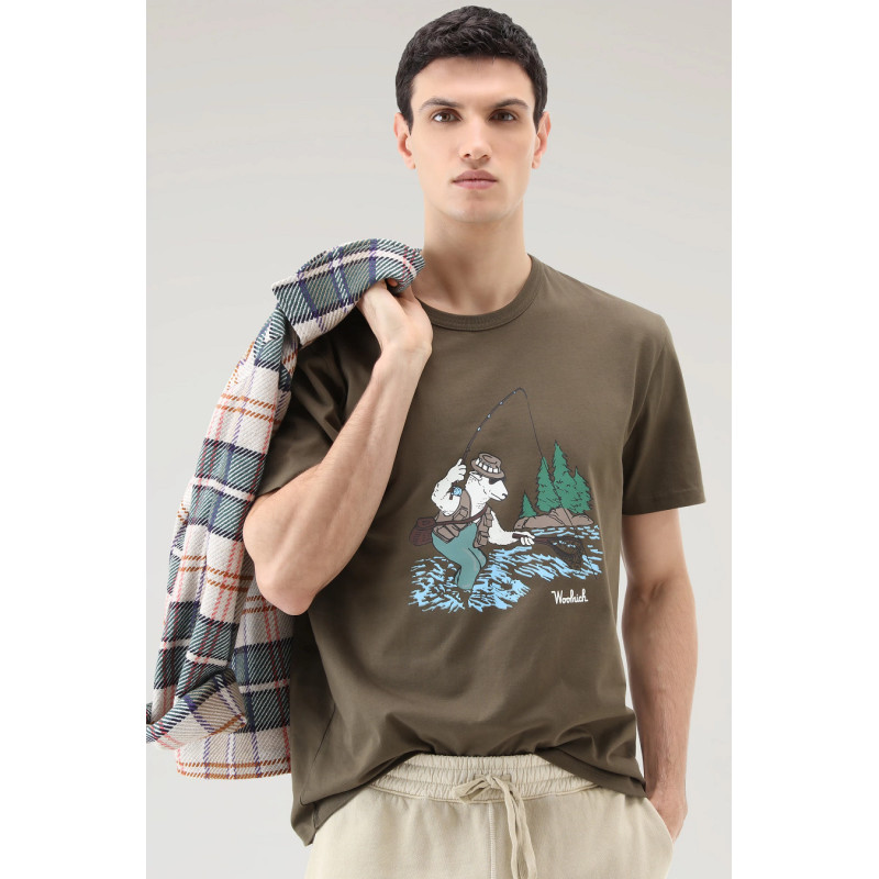 Woolrich T-Shirt Uomo Cotone Verde Militare Stampa Al Petto Prezzo 70,00