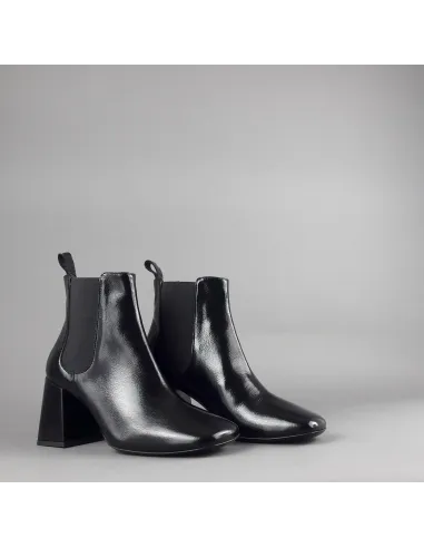 White D' // Tronchetto Donna Pelle Lucida Nero Elastici Laterali Prezzo 195,00