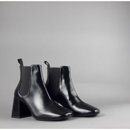 White D' // Tronchetto Donna Pelle Lucida Nero Elastici Laterali Prezzo 195,00