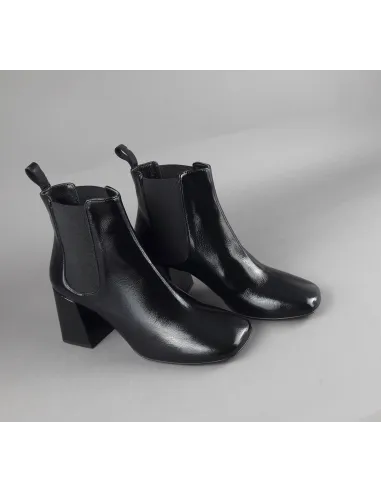 White D' // Tronchetto Donna Pelle Lucida Nero Elastici Laterali Prezzo 195,00