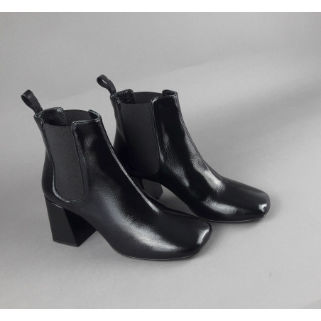 White D' // Tronchetto Donna Pelle Lucida Nero Elastici Laterali Prezzo 195,00