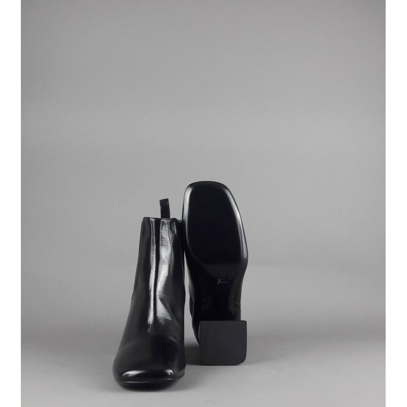 White D' // Tronchetto Donna Pelle Lucida Nero Elastici Laterali Prezzo 195,00