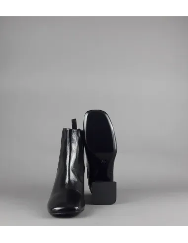 White D' // Tronchetto Donna Pelle Lucida Nero Elastici Laterali Prezzo 195,00