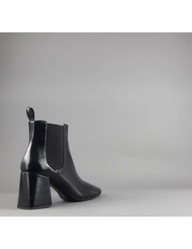 White D' // Tronchetto Donna Pelle Lucida Nero Elastici Laterali Prezzo 195,00