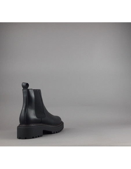 Frau \ Tronchetto Donna Pelle Nero Elastici Laterali Prezzo 139,00