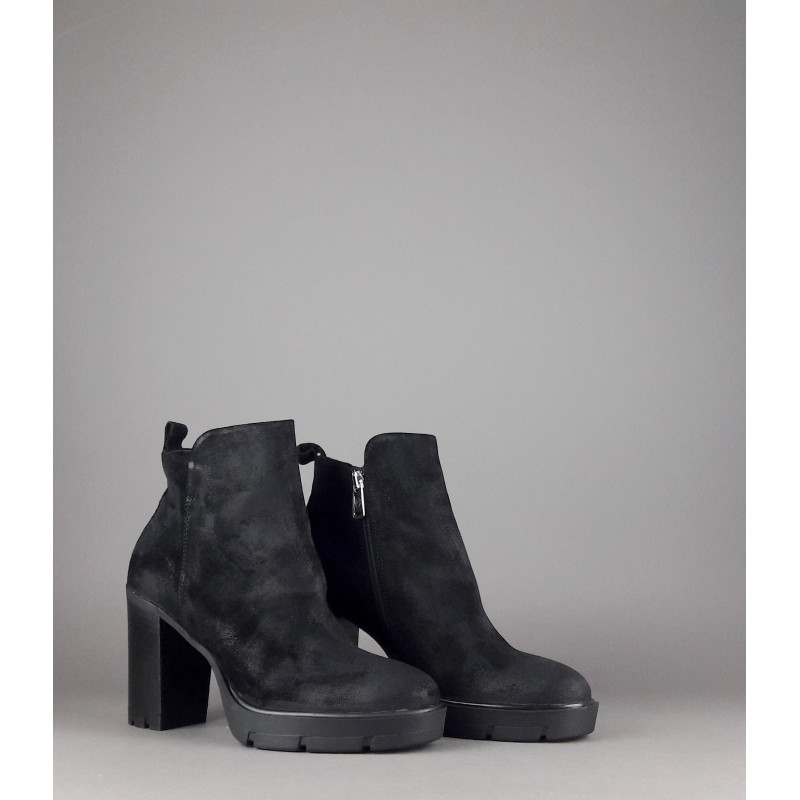 Janet Sport Tronchetto Donna Cicuta Camoscio Nero Prezzo 170,00