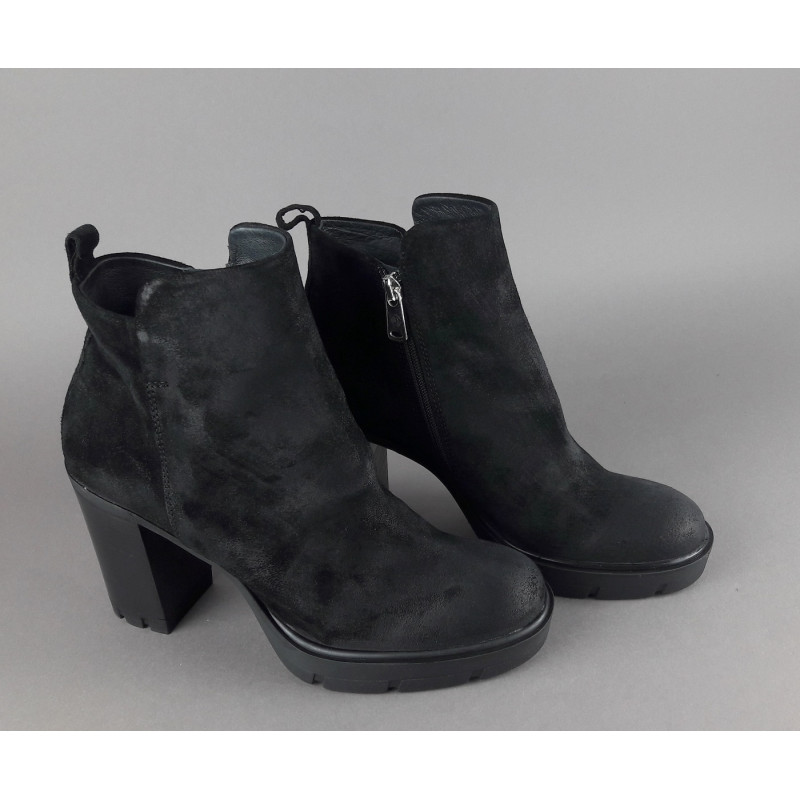 Janet Sport Tronchetto Donna Cicuta Camoscio Nero Prezzo 170,00